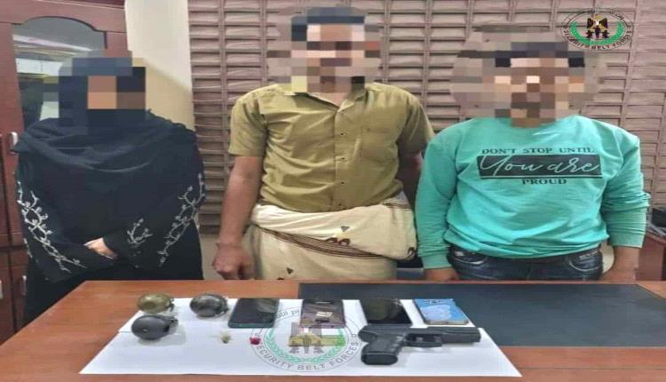 يتعاطون الحشيش ويمارسون اعمال غير أخلاقية.. ضبط شابين وفتاة بأحد منازل عدن