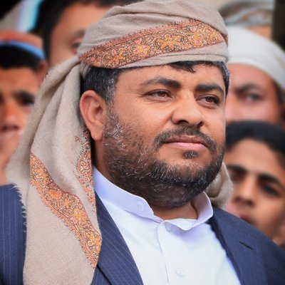 محمد علي الحوثي: المفترض نرفع هذا العلم وليس العلم اليمني!