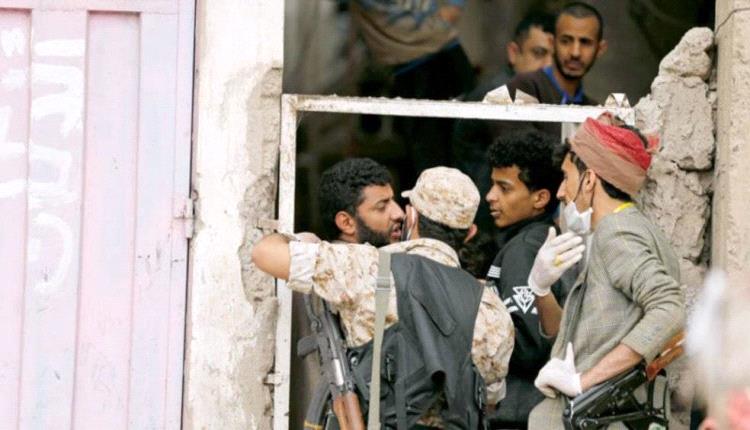 الحوثي يختطف عميد كلية من داخل منزله ويقتاده بطريقة مهينة