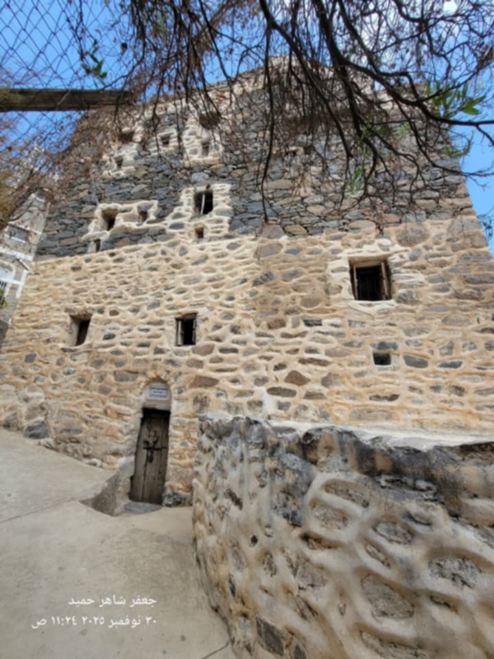 شاهد منزل الحاج هائل سعيد أنعم يتحوّل إلى معلم ثقافي في حيفان تعز