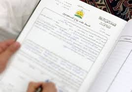 قصة عريس طلق زوجته بعد لحظات من عقد النكاح بسبب عبارة والد العروس “زوجناك عشان أمك”