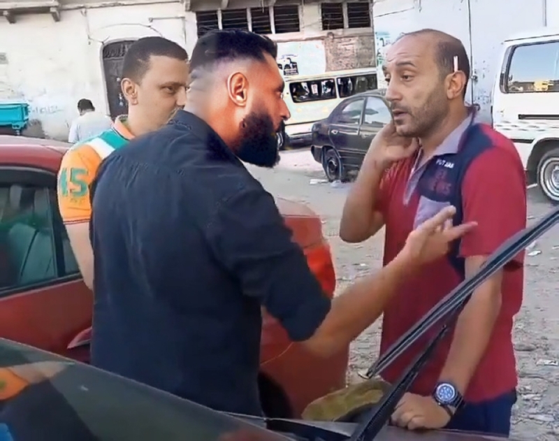 مصر.. شاهد.. شاب يفاجئ سايس سيارات بتصرف غريب بعدما غسل مركبته بدون إذنه مقابل 50 جنيه