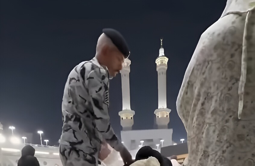 معتمر مصري يُضرب في الحرم المكي الحرام أمام زوجته .. فيديو يهز 