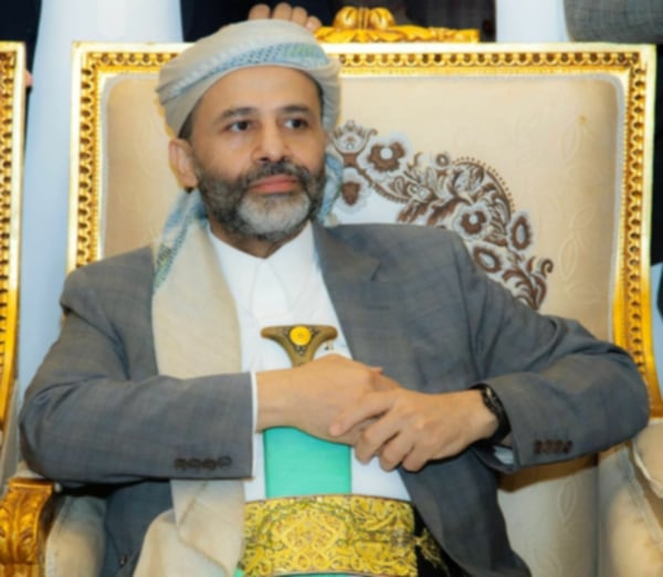 حميد الأحمر يكسر صمته بعد سقوط حضرموت ويدعو السعودية للتحرك الفوري