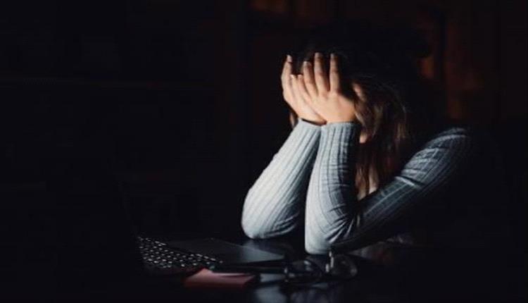 عصابات خطف الهواتف وابتزاز الفتيات تشعل غضب واسع في تعز.. وقصص مرعبة تكشف اتساع الظاهرة