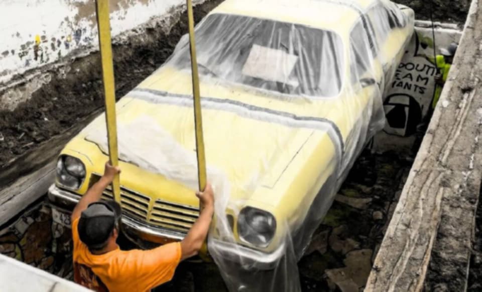 دفنوا سيارة 50 عاماً تحت الأرض… فماذا حدث لها؟