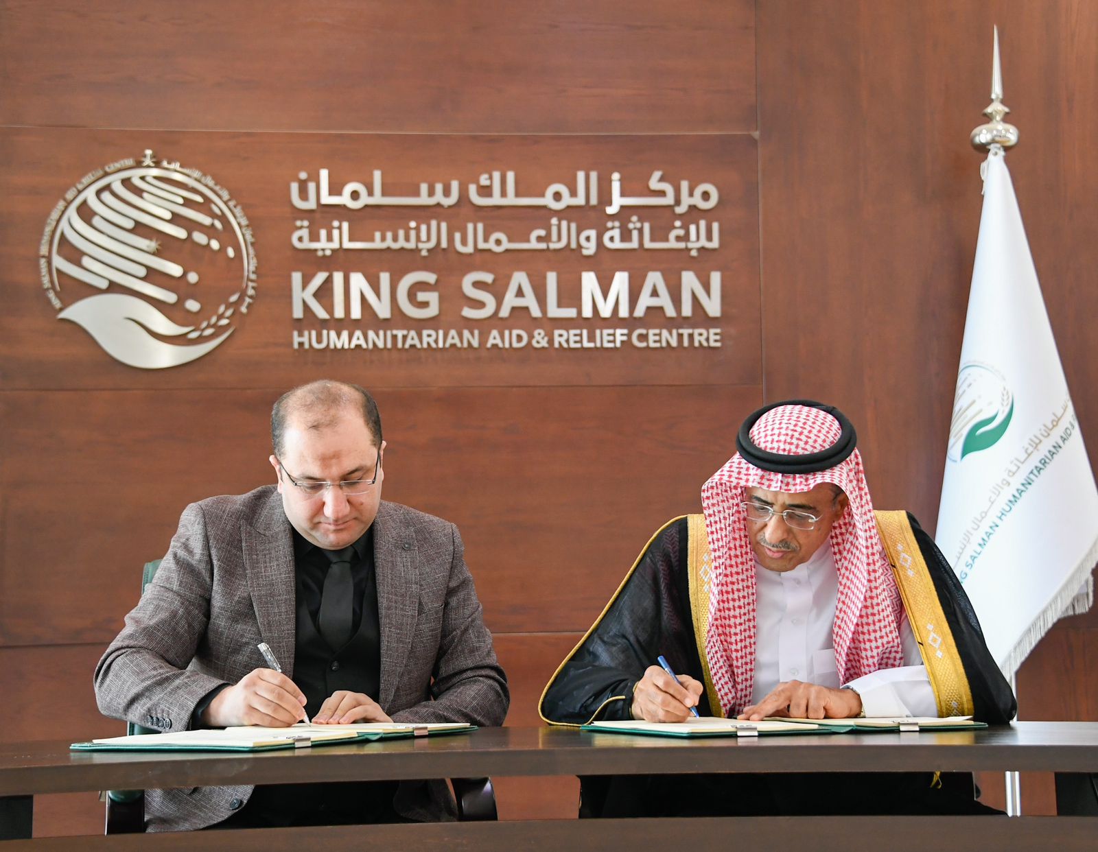 بدعم سعودي.. توقيع اتفاقية لتنفيذ مشروع مركز الأطراف الصناعية بتعز