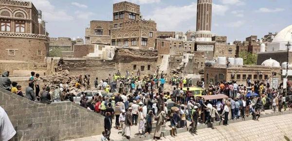سقوط أربعة عمال تحت الركام جراء سقوط مرنع قُبة المهدي بسائلة صنعاء