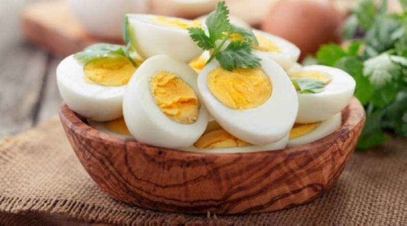 كم بيضة مسموح بتناولها يوميا لصحة أفضل؟.. طبيب روسي يجيب!