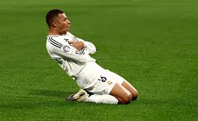 بسبب تشابي ألونسو .. مبابي يُذهل جماهير ريال مدريد بسلوك لم يسبق له مثيل