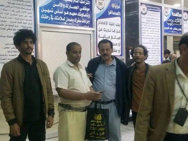 البرلماني  احمد سيف حاشد يغادر صنعاء في رحلة علاجية 
