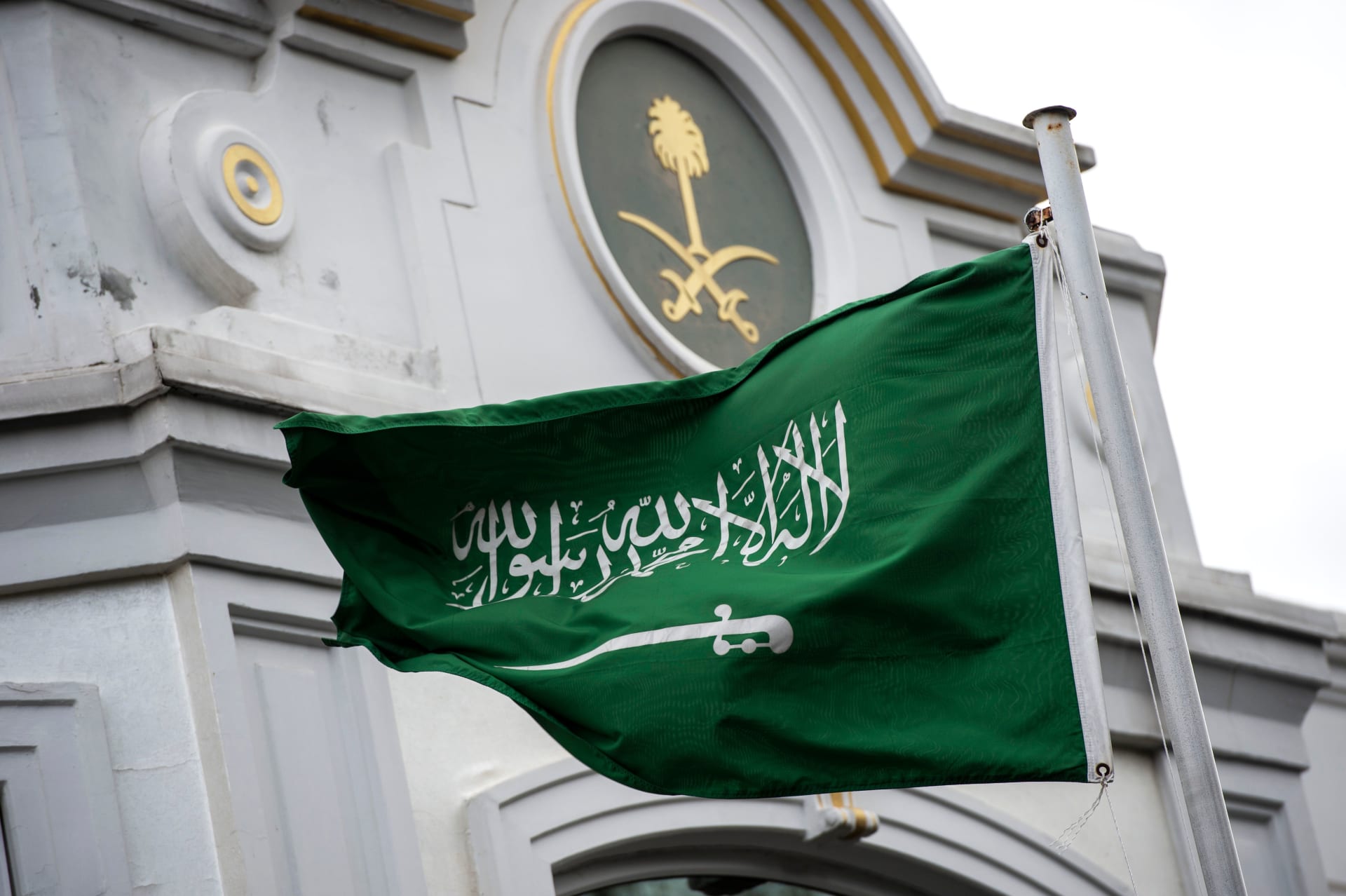 يبدأ 15 يونيو.. قرار هام للسلطات السعودية بشأن العمل على أراضي المملكة