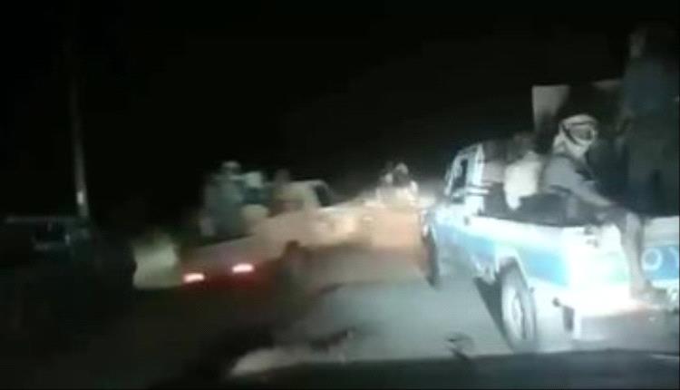 وصول تعزيزات عسكرية ضخمة إلى جبهة ثره بعد تهديد حوثي بالهجوم على أبين