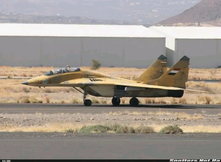 طائرة حربية اعترضت طائرة مدنية في الجوء لاعتقال الرئيس اليمني.. معلومات سرية لاول مرة تكشف