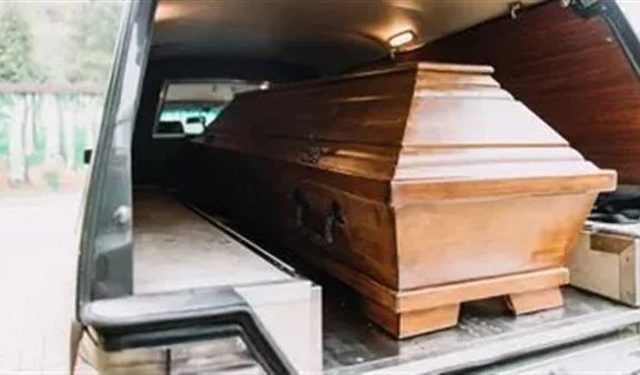 تحرك جثمان سيدة متوفاة خلال صلاة الجنازة.. والكشف الطبي يوضح الحقيقة