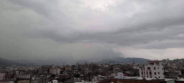 هام : المنخفض الجوي يضرب اول محافظة يمنية