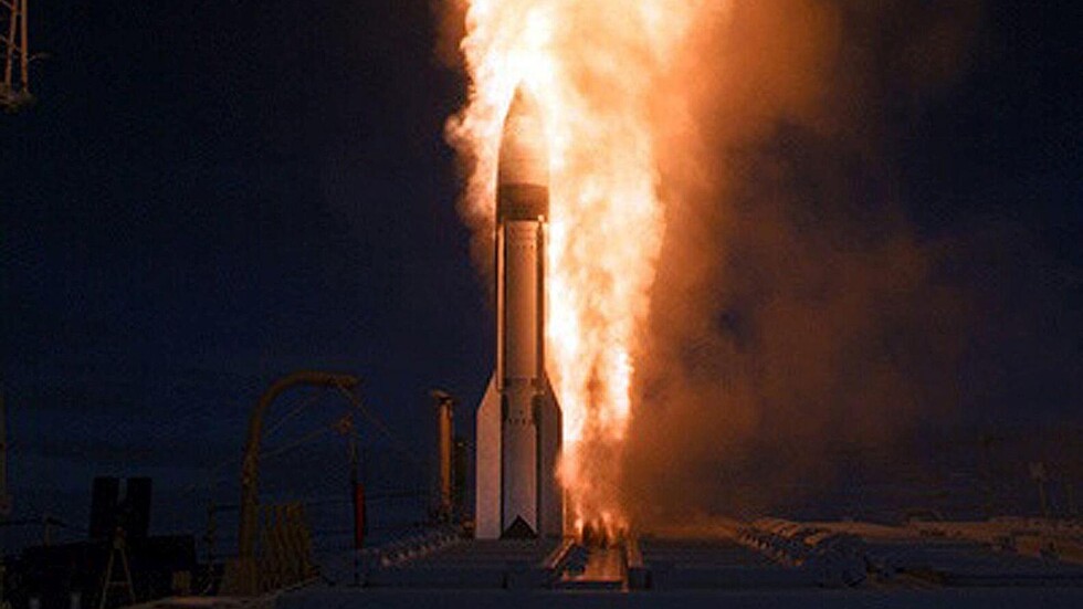 البحرية الأمريكية: تكشف تكلفة صادمة لتصدي لصواريخ إيران والحوثيين