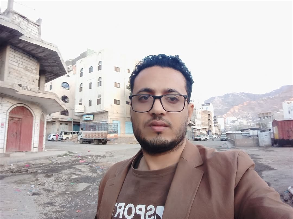 صحفي يمني يكشف  المستور بتلقيه تهديدات من شخصيات مقربة من عضو في المجلس الرئاسي..تفاصيل
