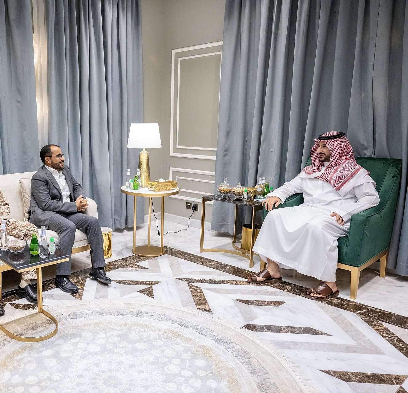 تصدير النفط وصرف المرتبات.. مفاوضات جديدة بين السعودية وصنعاء حول السلام في اليمن