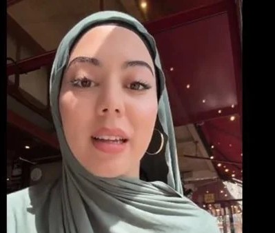 تعرضت للإهانة بسبب الحجاب.. رجل فرنسي يبصق على فتاة مسلمة في إسبانيا