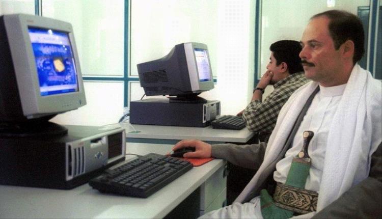 الحوثي يقطع الإنترنت عن المناطق المحررة للقيام بأعمال جديدة
