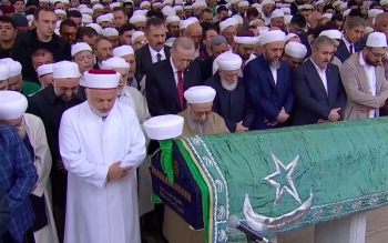 شاهد..اردوغان يشارك في تشييع جنازة الزنداني (صورة + فيديو)