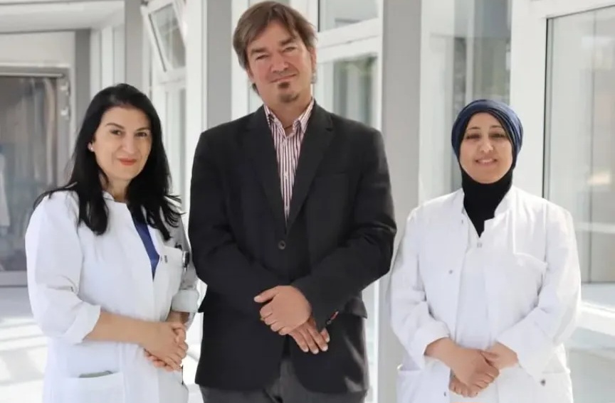 إنجاز طبي مشرف: يمنية تتقلد منصبًا قياديًا في أحد أكبر مستشفيات ألمانيا