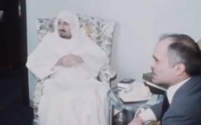 شاهد.. فيديو نادر للملك خالد من مستشفى ويلينغتون في لندن أثناء استقباله ملك الأردن