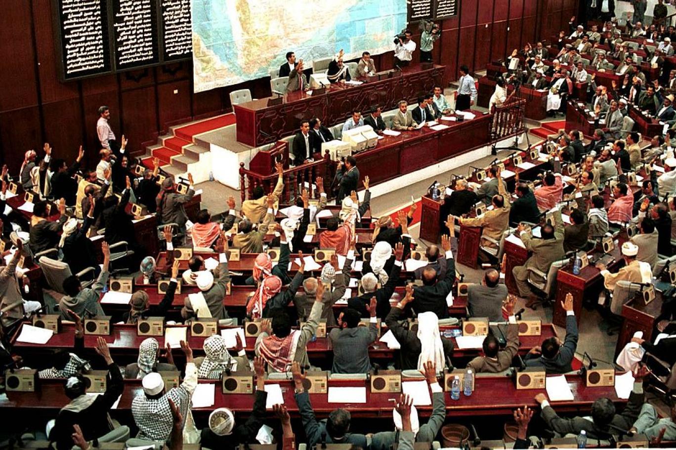 برلمان صنعاء ويدعو النواب لصلاة الضحى ويقرأوا المعوذات و أذكار الصباح داخل مجلس النواب لهذا السبب