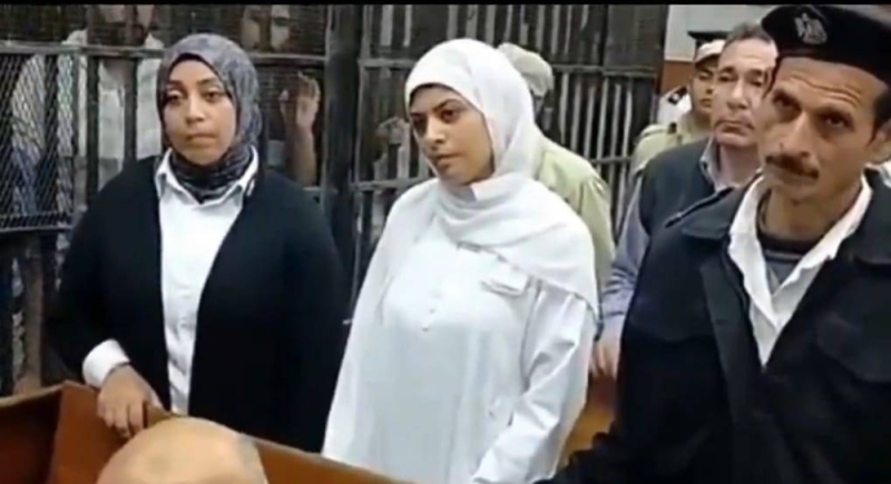 مصر.. شاهد: ردة فعل غريبة من المتهمة بقتل صديقتها وتقطيع جثتها بعد الحكم عليها بالإعدام